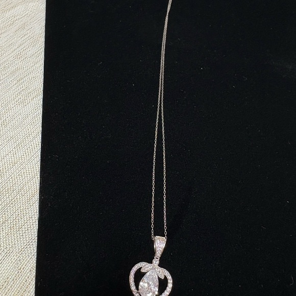 Elegant Silver Heart Pendant Necklace - Picture 8 of 8